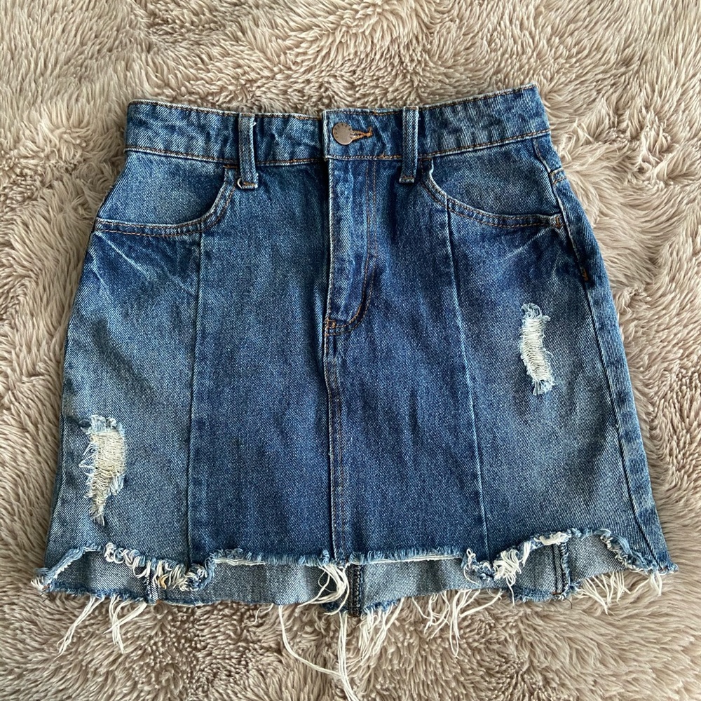 Denim skirt with fringed bottom